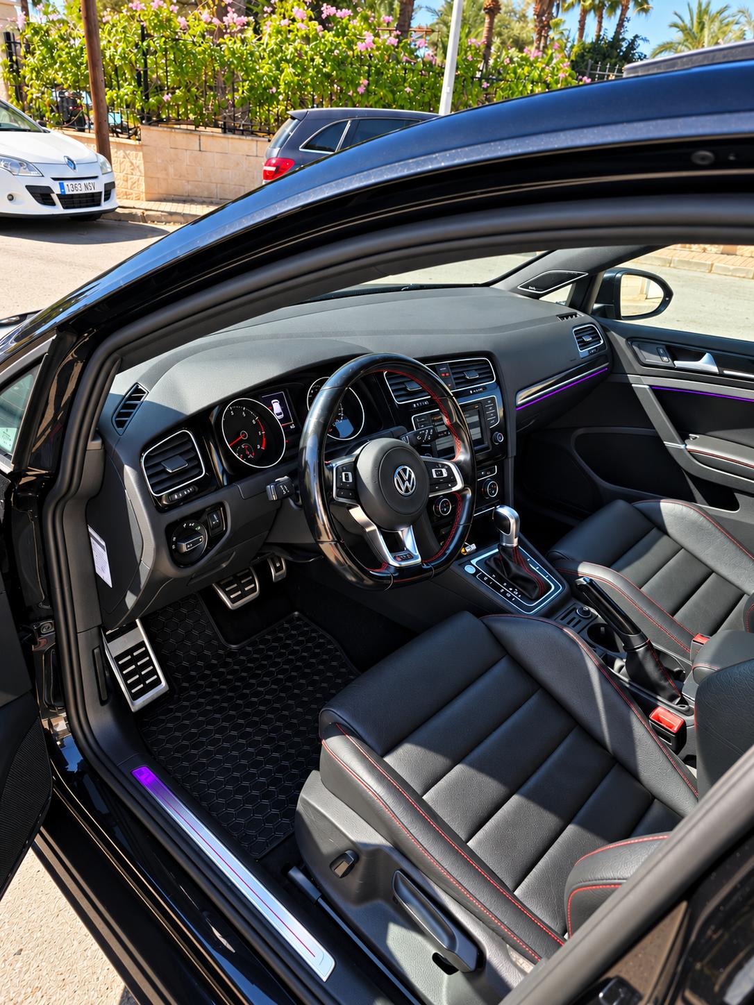 Volkswagen Golf — 5