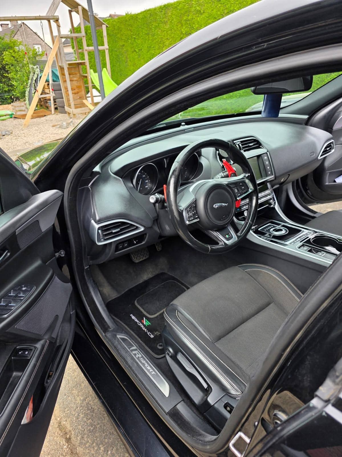 Jaguar XE — 6