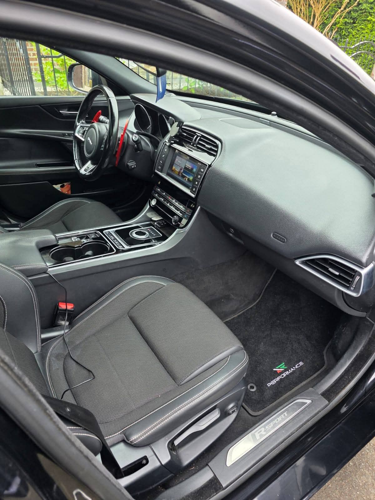 Jaguar XE — 7
